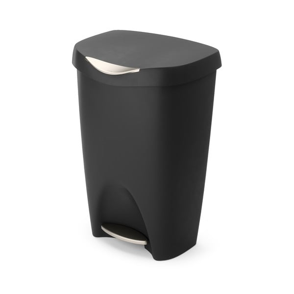 Iš plastiko šiukšliadėžė juodos spalvos su pedalu 50 l Brim – Umbra-image-4
