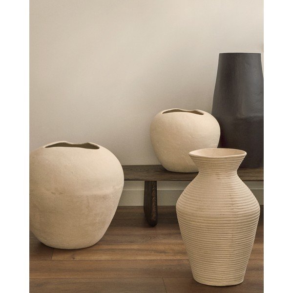 Kreminės spalvos iš papjė mašė aukšta vaza (aukštis 51 cm) Pria – Kave Home-image-1