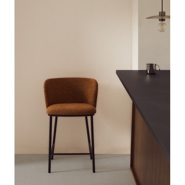 Terakotos spalvos iš audinio baro taburetė (sėdynės aukštis 65 cm) Ciselia – Kave Home-image-1