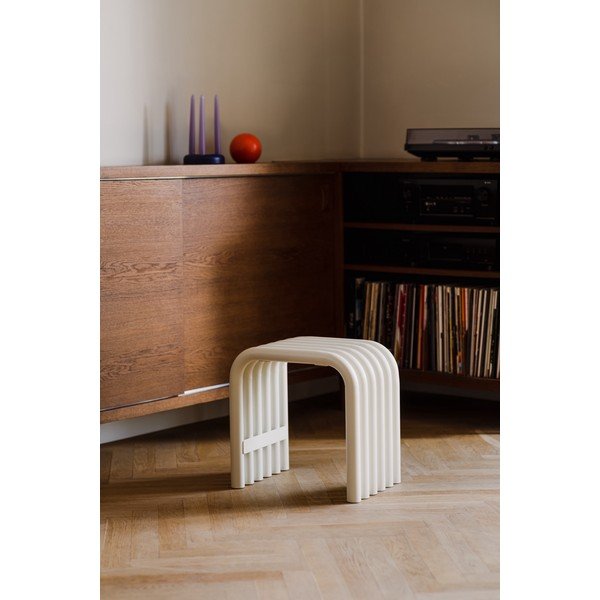 Smėlio spalvos metalinė sodo kėdė Nokk – noo.ma-image-1