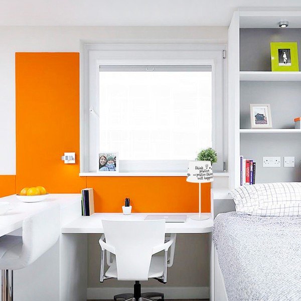 Juodai baltas stalinis šviestuvas SULION Positive-image-1