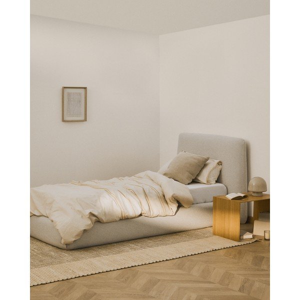 Smėlio spalvos viengulė lova audiniu dengta be grotelių 90x200 cm Martina – Kave Home-image-1