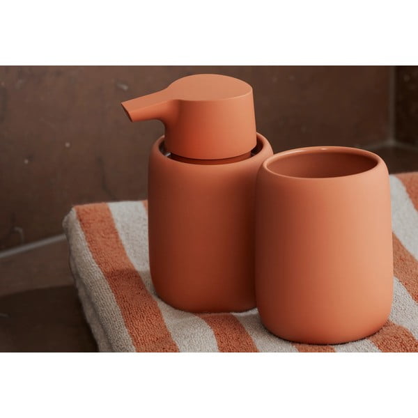 Oranžinės spalvos/smėlio spalvos iš frote audinio iš organiškos medvilnės vonios rankšluostis 70x140 cm Arto – Blomus-image-4