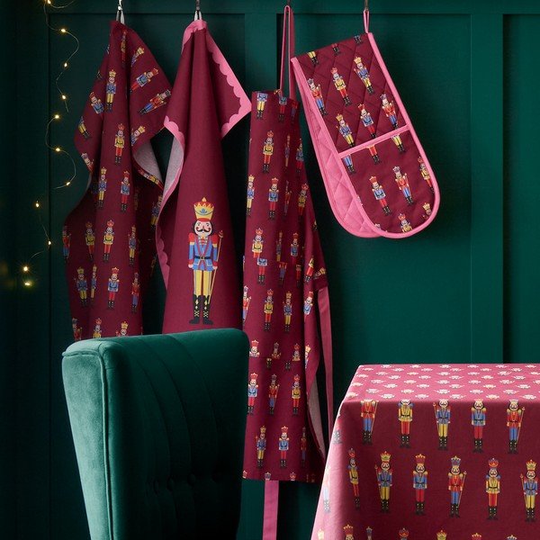 Iš medvilnės prijuostė su Kalėdų motyvu Christmas Nutcracker – Catherine Lansfield-image-2