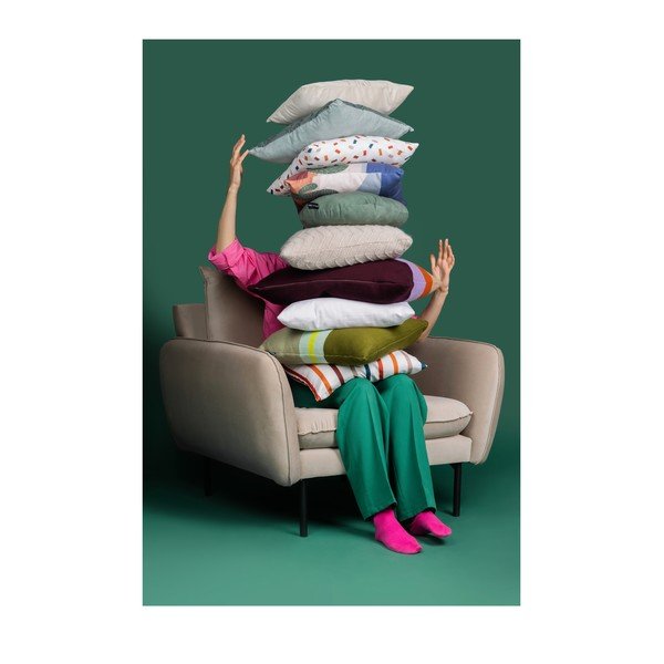 Smėlio spalvos aksomo fotelis Cosmopolitan Design Vienna-image-1