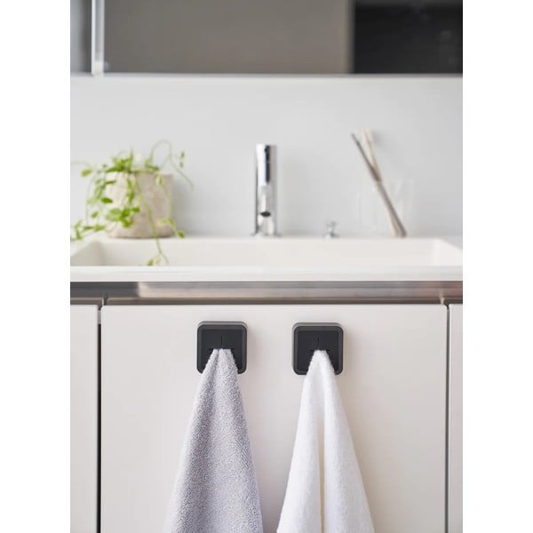 Klijuojamas iš plastiko rankšluosčio stovas juodos spalvos Film Hook – YAMAZAKI-image-1