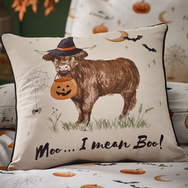 Dekoratyvinė pagalvėlė su Helovyno motyvu 45x45 cm Halloween Highland Cow – Catherine Lansfield-image-1