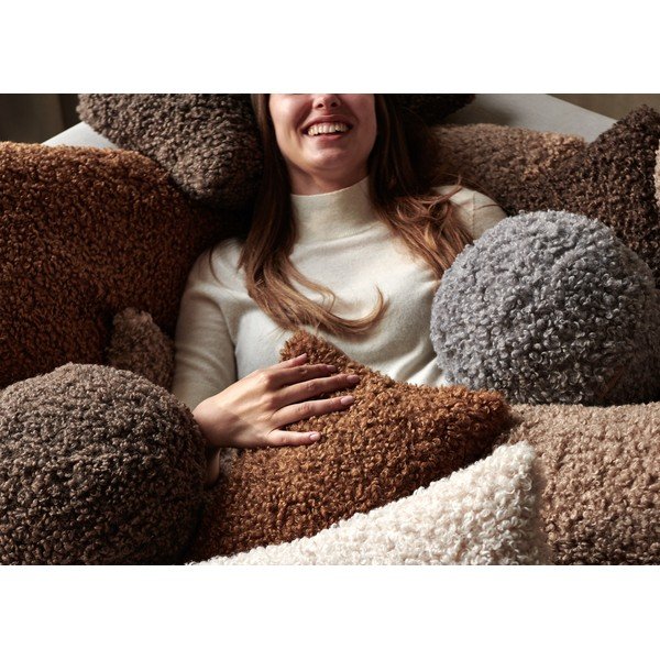 Iš pliušo dekoratyvinė pagalvėlė ø 26 cm Teddy – Blomus-image-2
