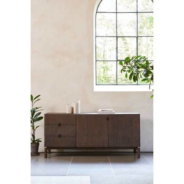 Žema šoninė spintelė tamsiai rudos spalvos iš ąžuolo 160x73 cm Arun – Unique Furniture-image-1