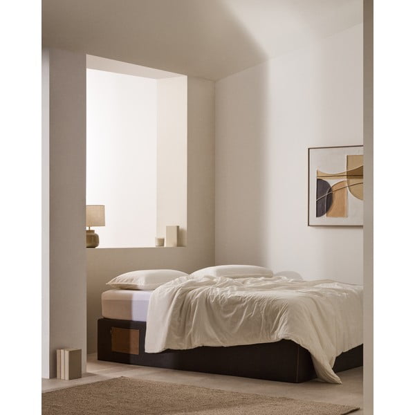 Juodos spalvos dvigulė lova audiniu dengta su sandėliavimo vieta 160x200 cm Matters – Kave Home-image-1