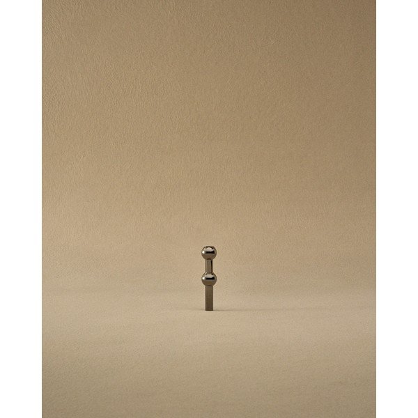 Blizgios juodos spalvos iš metalo vaza (aukštis 10 cm) Nagel – STOFF Nagel-image-1