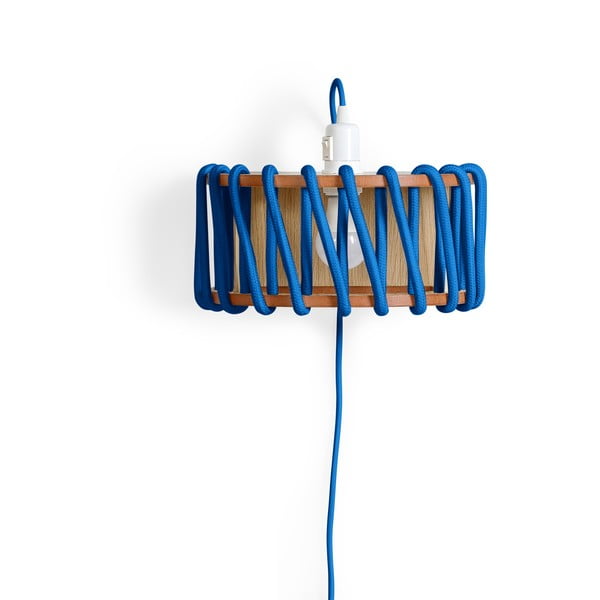 Mėlynas sieninis šviestuvas su medine konstrukcija EMKO Macaron, plotis 30 cm