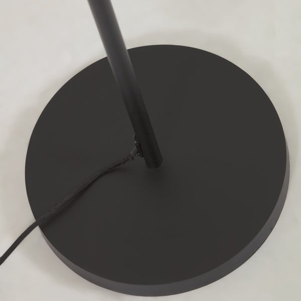 Juodas grindų šviestuvas su metaliniu gaubtu (aukštis 183 cm) Francisca - Kave Home-image-3