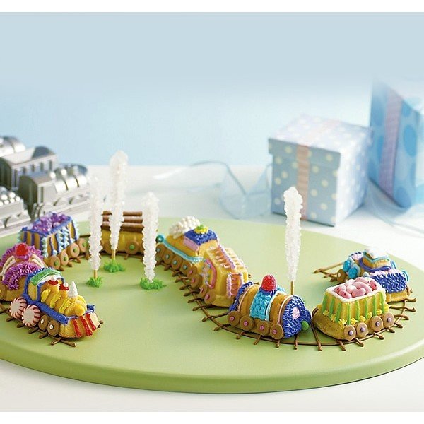 Sidabrinė kepimo forma su 9 traukinių formelėmis Nordic Ware, 1,2 l-image-1