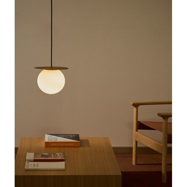 Baltos spalvos/auksinės spalvos iš metalo kabantis šviestuvas ø 25 cm su stiklo gaubtu Brisia – Kave Home-image-1