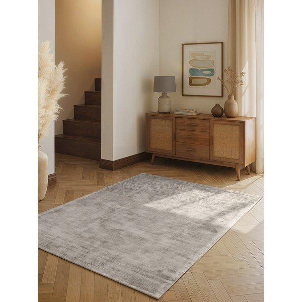 Rankų darbo pilkos spalvos iš viskozės kilimas 80x150 cm Noemi – Vikosa-image-1