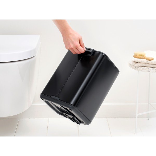 Matinės juodos spalvos šiukšliadėžė iš plieno su pedalu 7 l Bo – Brabantia-image-2