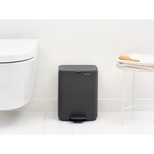 Tamsiai pilkos spalvos šiukšliadėžė iš plieno su pedalu 7 l Bo – Brabantia-image-1