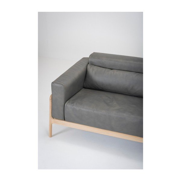 Tamsiai pilka buivolo odos sofa su ąžuolo masyvo konstrukcija Gazzda Fawn, 210 cm-image-2