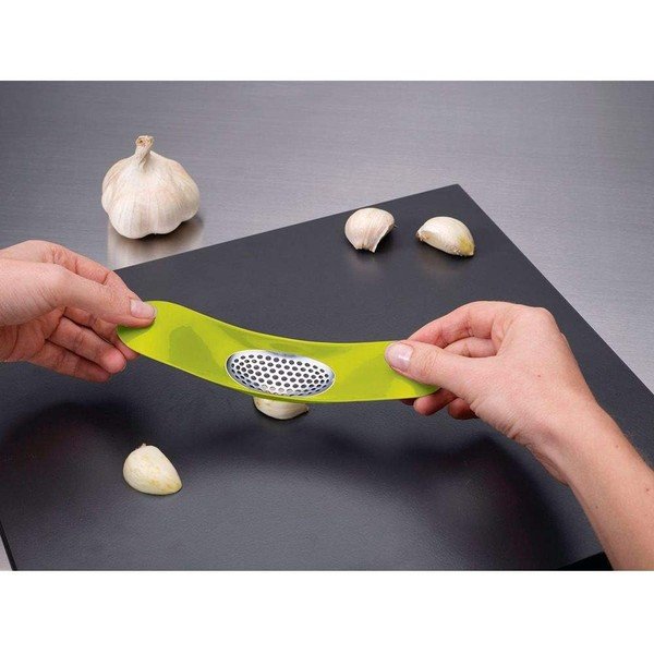 Žalias česnakų smulkintuvas Joseph Joseph Garlic Rocker-image-1