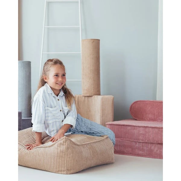 Šviesiai rudos spalvos iš kordinio velveto vaikiška sofos pagalvėlė Roll – Wigiwama-image-4