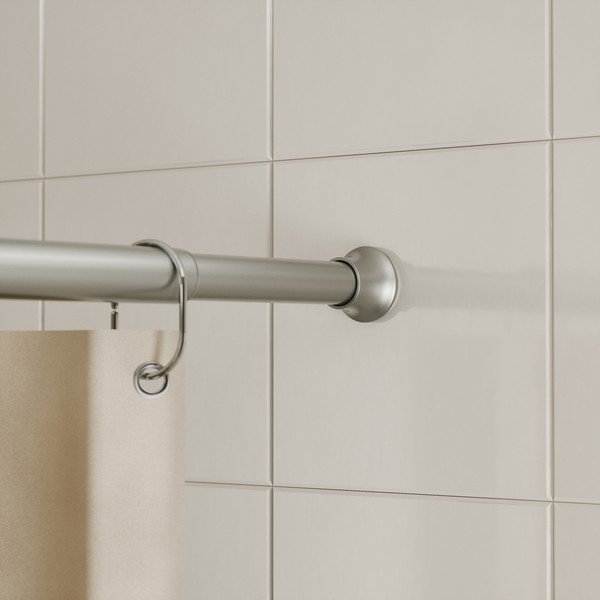 Matinės sidabrinės spalvos dušo užuolaidų strypas 106 - 182 cm Chroma – Umbra-image-1