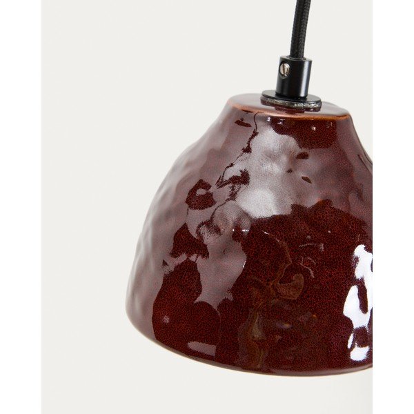 Raudonos spalvos kabantis šviestuvas su keramikiniu gaubtu Drava – Kave Home-image-3