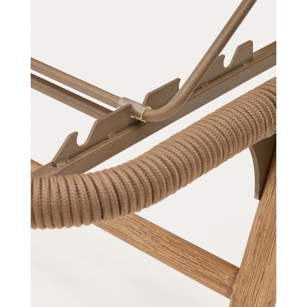 Rudos spalvos medžio masyvo/metalinis sodo šezlongas Dandara – Kave Home-image-1