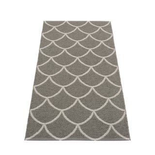 Pilkos spalvos lauko kilimas 70x150 cm Kotte Charcoal – Pappelina