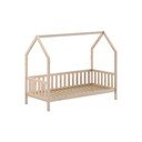 Natūralios spalvos naminė iš pušies masyvo vaikiška lova su lovos grotelėmis 90x200 cm Cabane – Vipack