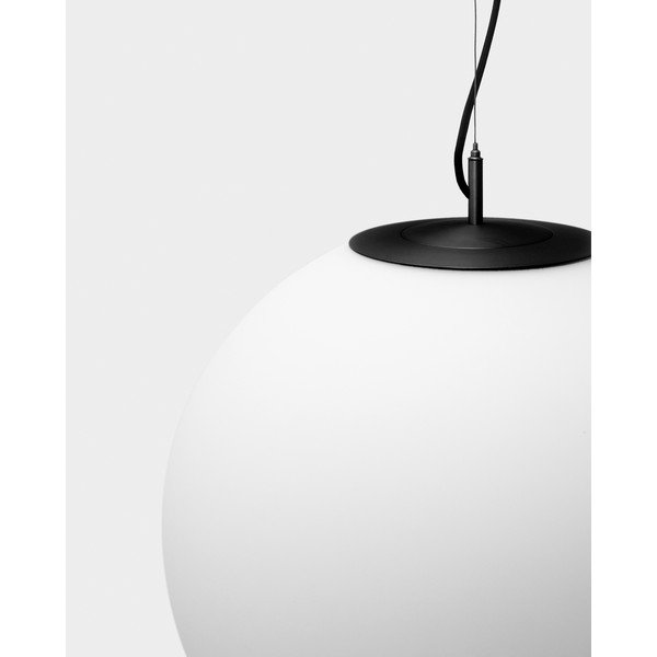 Baltos spalvos/juodos spalvos iš metalo kabantis šviestuvas ø 50 cm su stiklo gaubtu Brisia – Kave Home-image-2