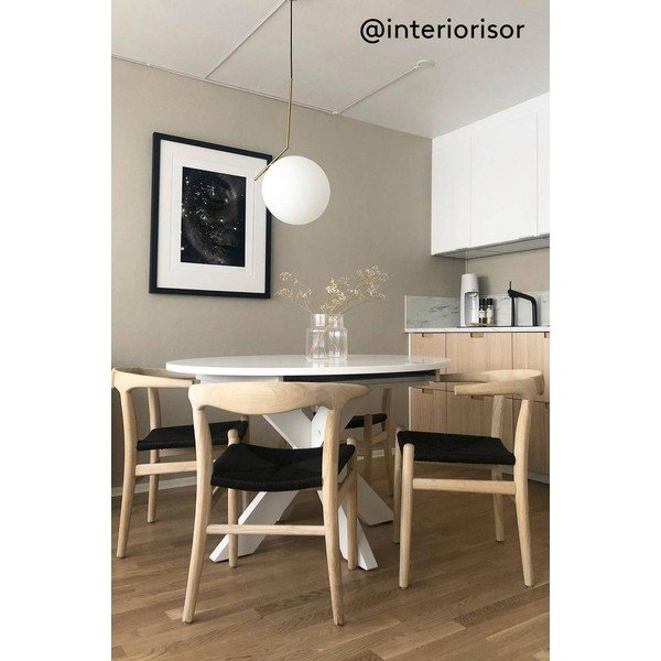 Juodos spalvos/šviesios natūralios spalvos iš guobos masyvo valgomojo kėdė su porankiais Nattavaara – Jotex-image-1