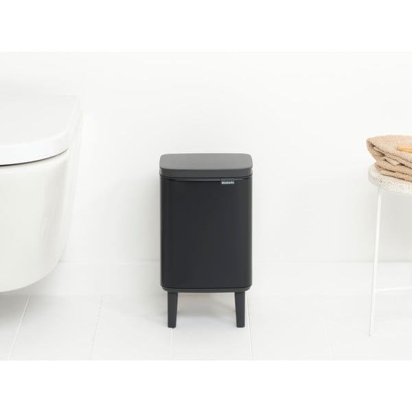 Matinės juodos spalvos iš plieno šiukšliadėžė 4 l Bo Hi – Brabantia-image-1