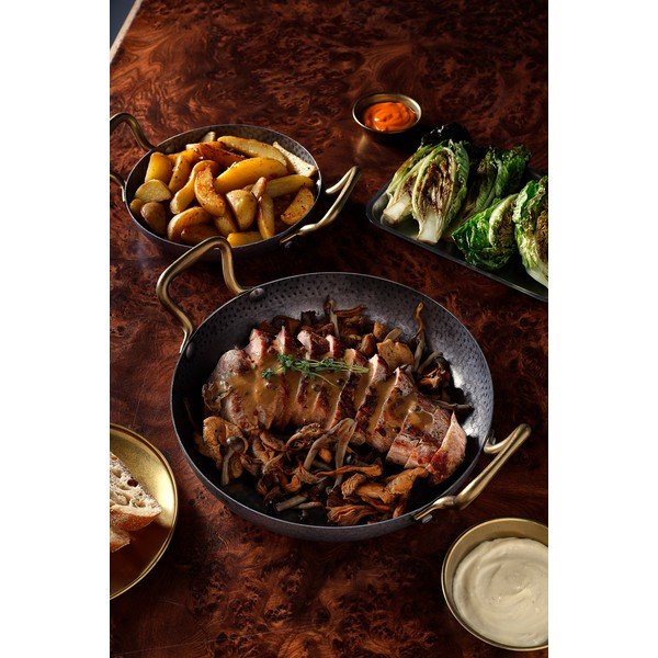 Sidabrinės spalvos skirta serviravimui iš metalo lėkštė ø 24 cm Serve – BonBistro-image-1