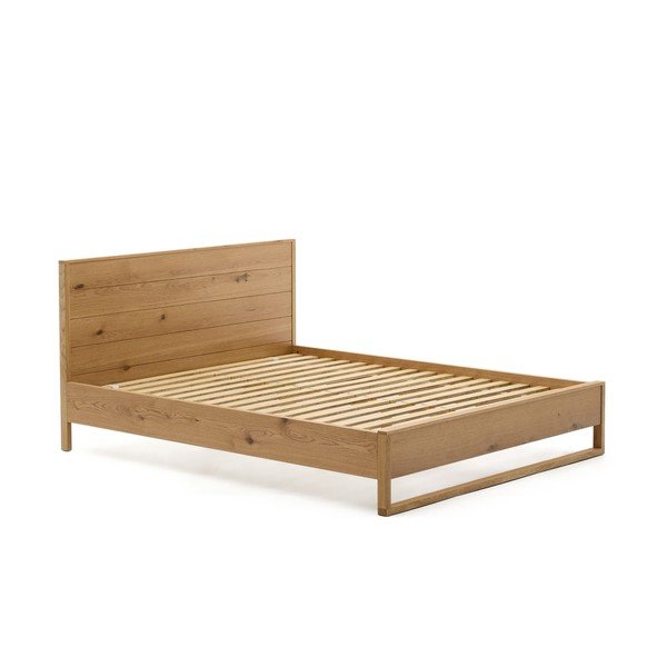 Natūralios spalvos iš ąžuolo masyvo dvigulė lova su lovos grotelėmis 160x200 cm Alguema – Kave Home