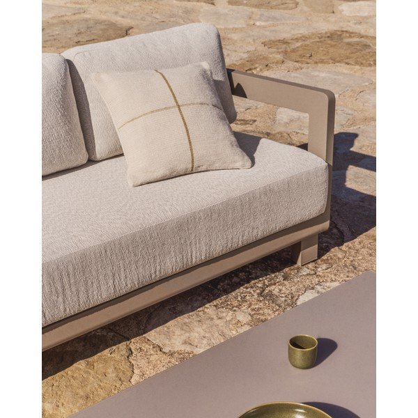 Smėlio spalvos/taupe spalvos iš aliuminio sodo poilsio baldų komplektas 3 žmonėms Nerano – Kave Home-image-3
