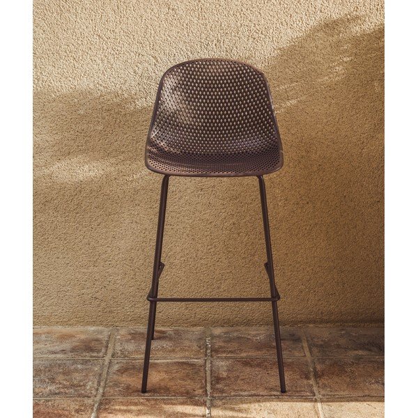 Rudos spalvos metalinė/plastikinė sodo baro taburetė Quinby – Kave Home-image-1