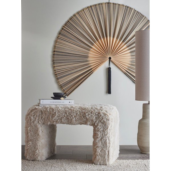 Smėlio spalvos pufas iš dirbtinio kailio Bobbie – Bloomingville-image-1