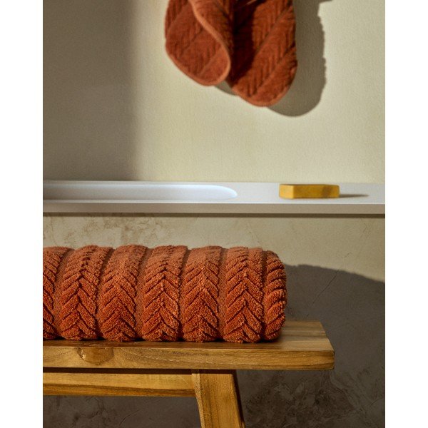 Terakotos spalvos iš frote audinio iš medvilnės rankšluostis 50x90 cm Rune – Kave Home-image-1