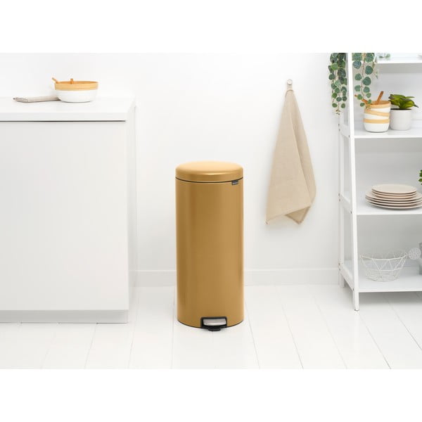 Auksinės spalvos iš plieno šiukšliadėžė su pedalu 30 l NewIcon – Brabantia-image-1