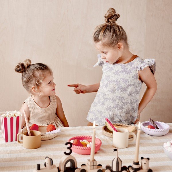 Ochros spalvos/mėlynos spalvos iš silikonas vaikiški puodeliai 2 vnt. Nomu – OYOY Mini-image-2
