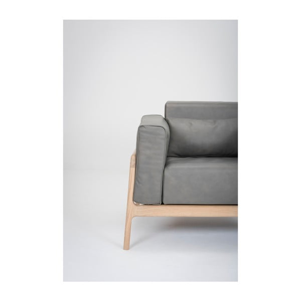 Tamsiai pilkas buivolo odos fotelis su ąžuolo masyvo konstrukcija Gazzda Fawn-image-2