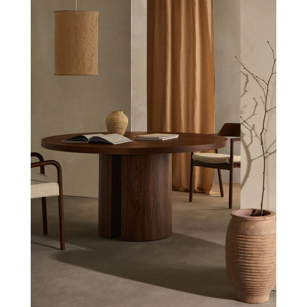 Apvalios formos valgomojo stalas rudos spalvos iš riešutmedžio ø 150 cm Nealy – Kave Home-image-1