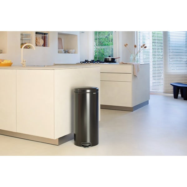 Iš plieno šiukšliadėžė matinės juodos spalvos su pedalu 30 l NewIcon – Brabantia-image-3