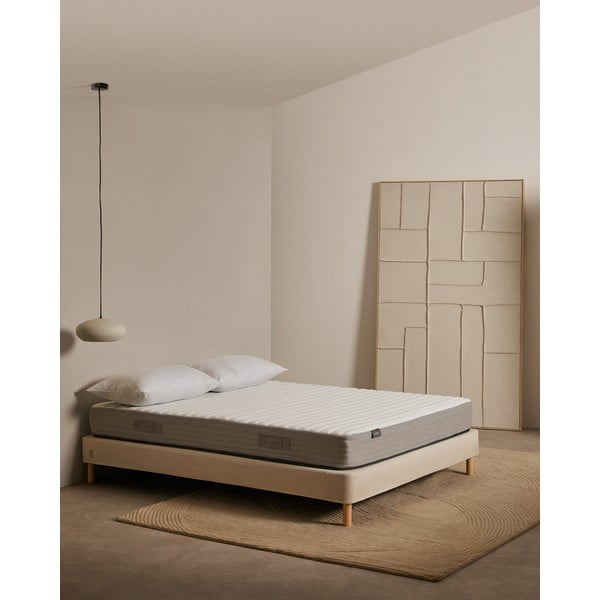 Vidutinio kietumo putų su termo regulacija čiužinys 135x190 cm Yoko – Kave Home-image-1