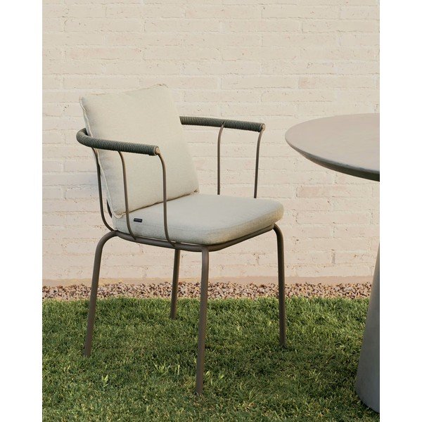 Žalia / smėlio spalvos metalinė sodo kėdė Salguer - Kave Home-image-1