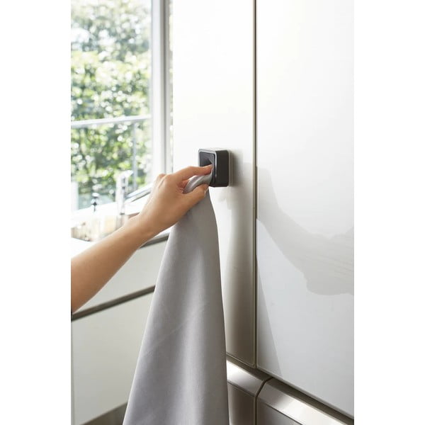 Klijuojamas iš plastiko rankšluosčio stovas juodos spalvos Film Hook – YAMAZAKI-image-4