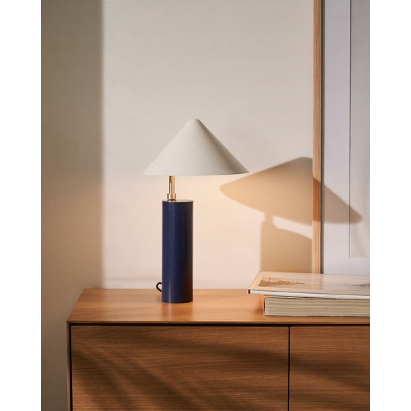 Tamsiai mėlynos spalvos stalinis šviestuvas (aukštis 42 cm) su metaliniu gaubtu Shiva – Kave Home-image-1