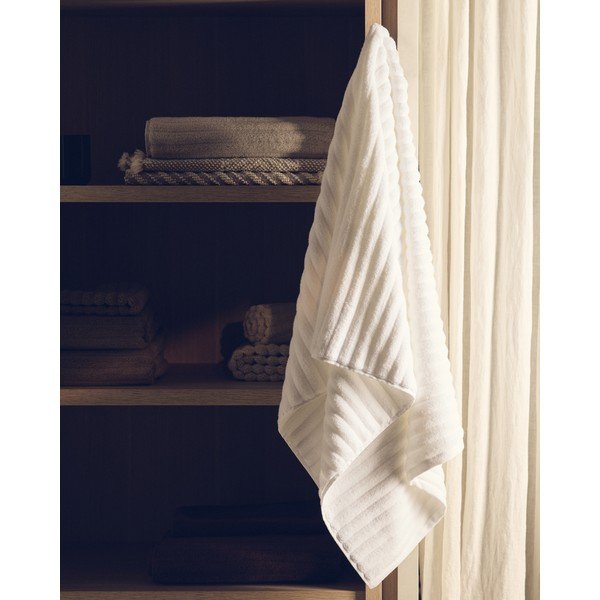 Baltos spalvos iš frote audinio iš medvilnės rankšluostis 50x90 cm Navira – Kave Home-image-3