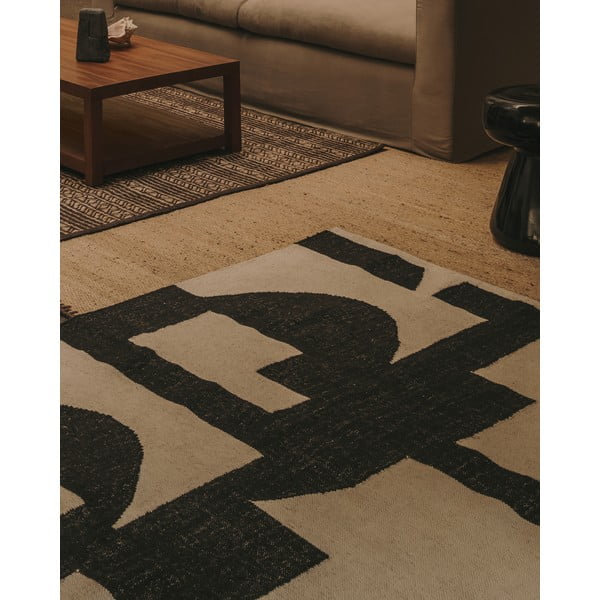 Apverčiamas/rankų darbo iš džiuto mišinio kilimas juodos spalvos/kreminės spalvos 160x230 cm Sotty – Kave Home-image-1